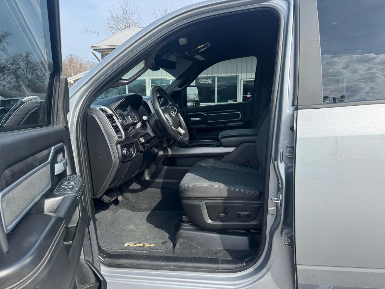 RAM 2500 Big Horn 4x4 Crew Cab 6'4" Box 2023