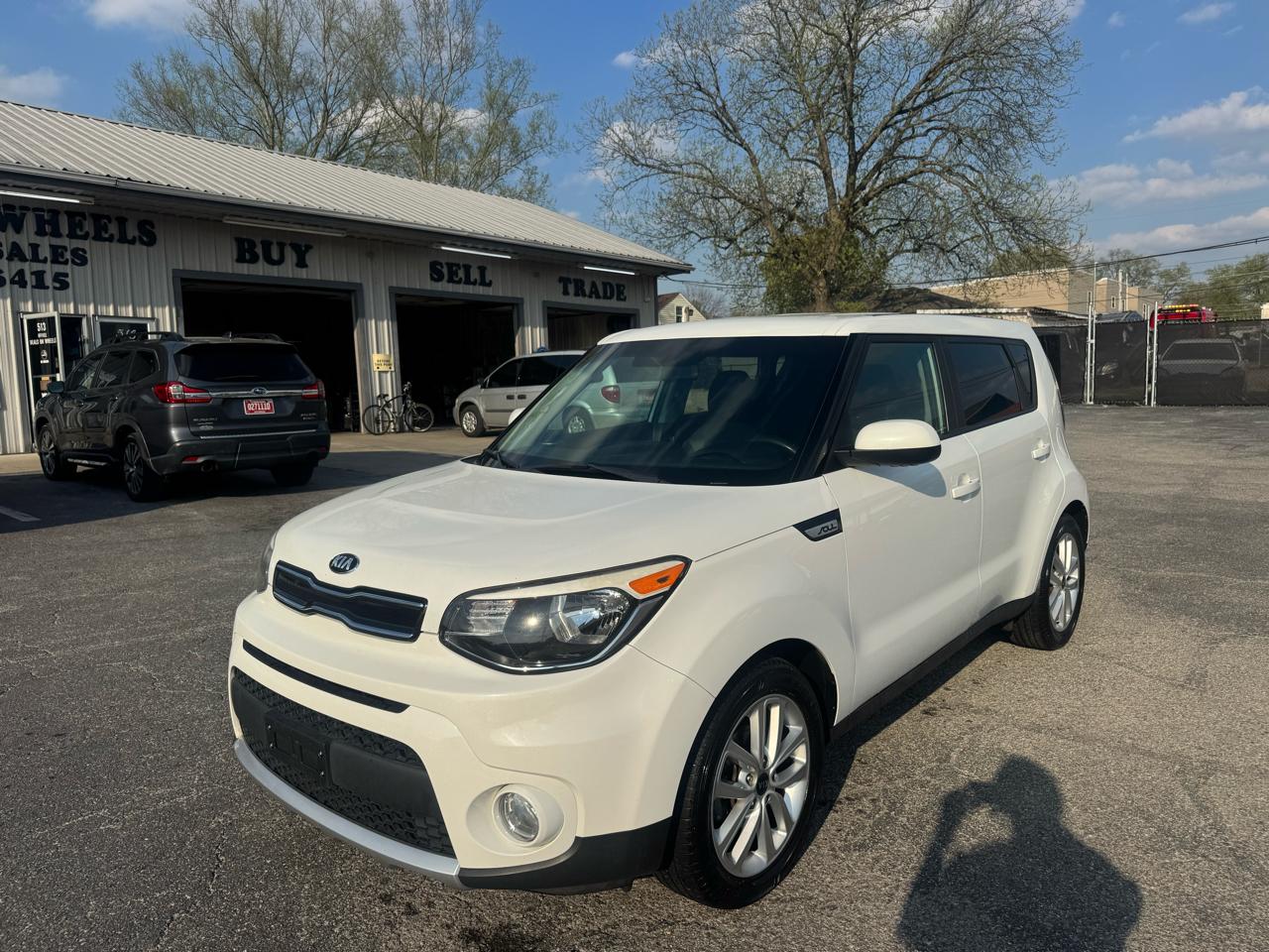 2017 Kia Soul + Auto