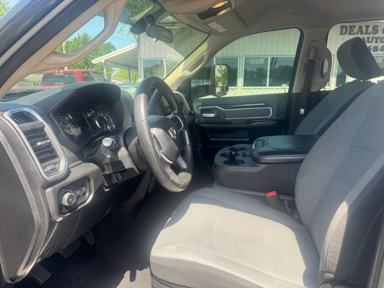 RAM 3500 Big Horn 4x4 Crew Cab 8' Box 2020