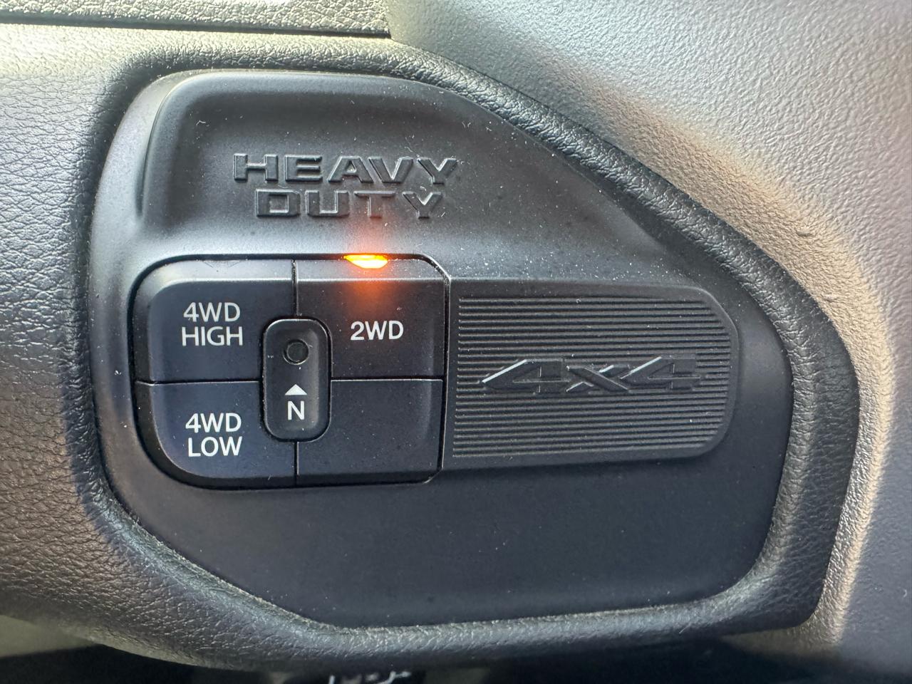 RAM 3500 Big Horn 4x4 Crew Cab 8' Box 2020