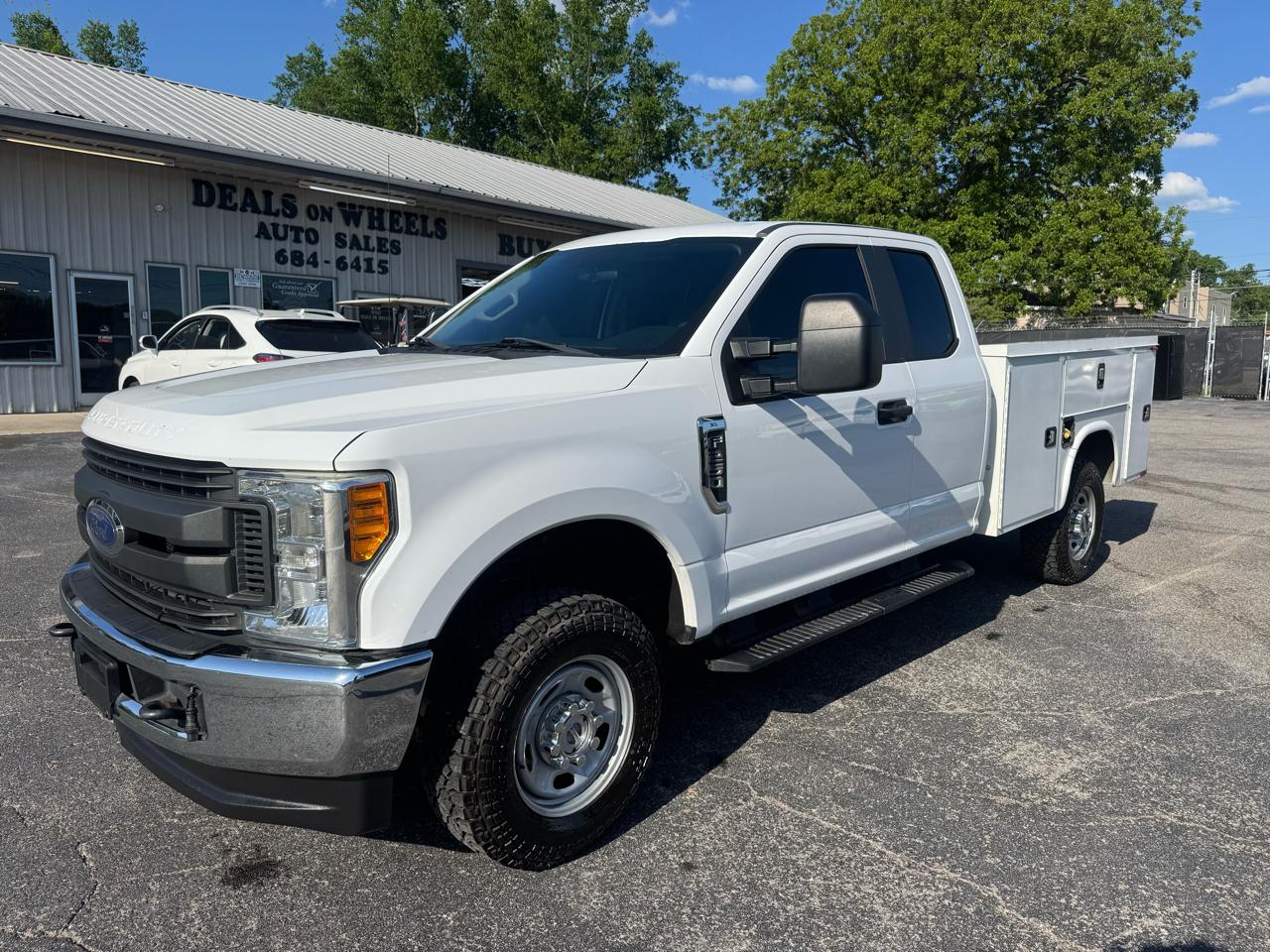 Ford Super Duty F-250 SRW XLT 4WD SuperCab 8' Box 2017