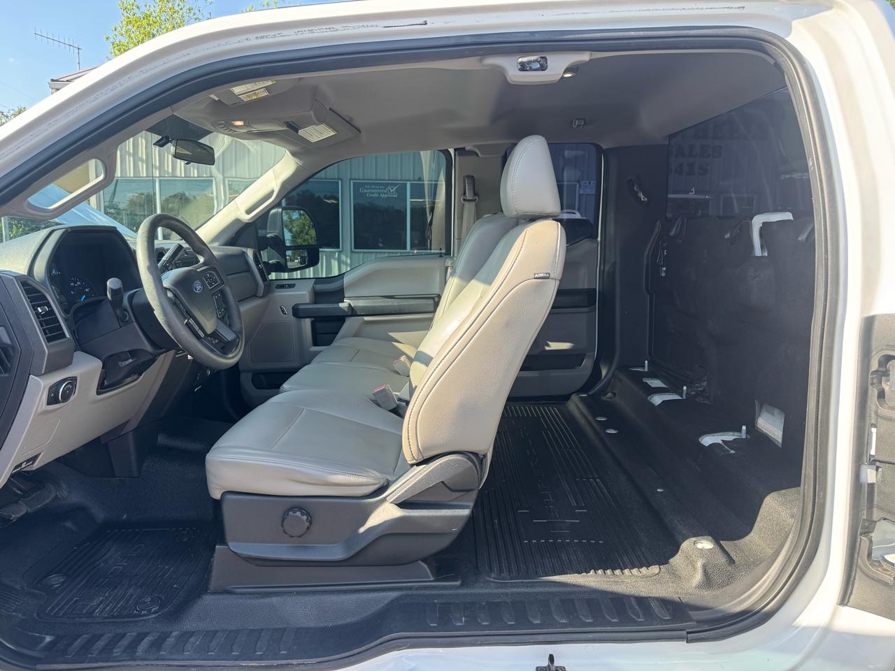 Ford Super Duty F-250 SRW XLT 4WD SuperCab 8' Box 2017