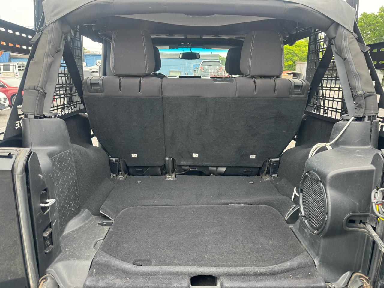 Jeep Wrangler Unlimited 4WD 4dr Sahara 2014