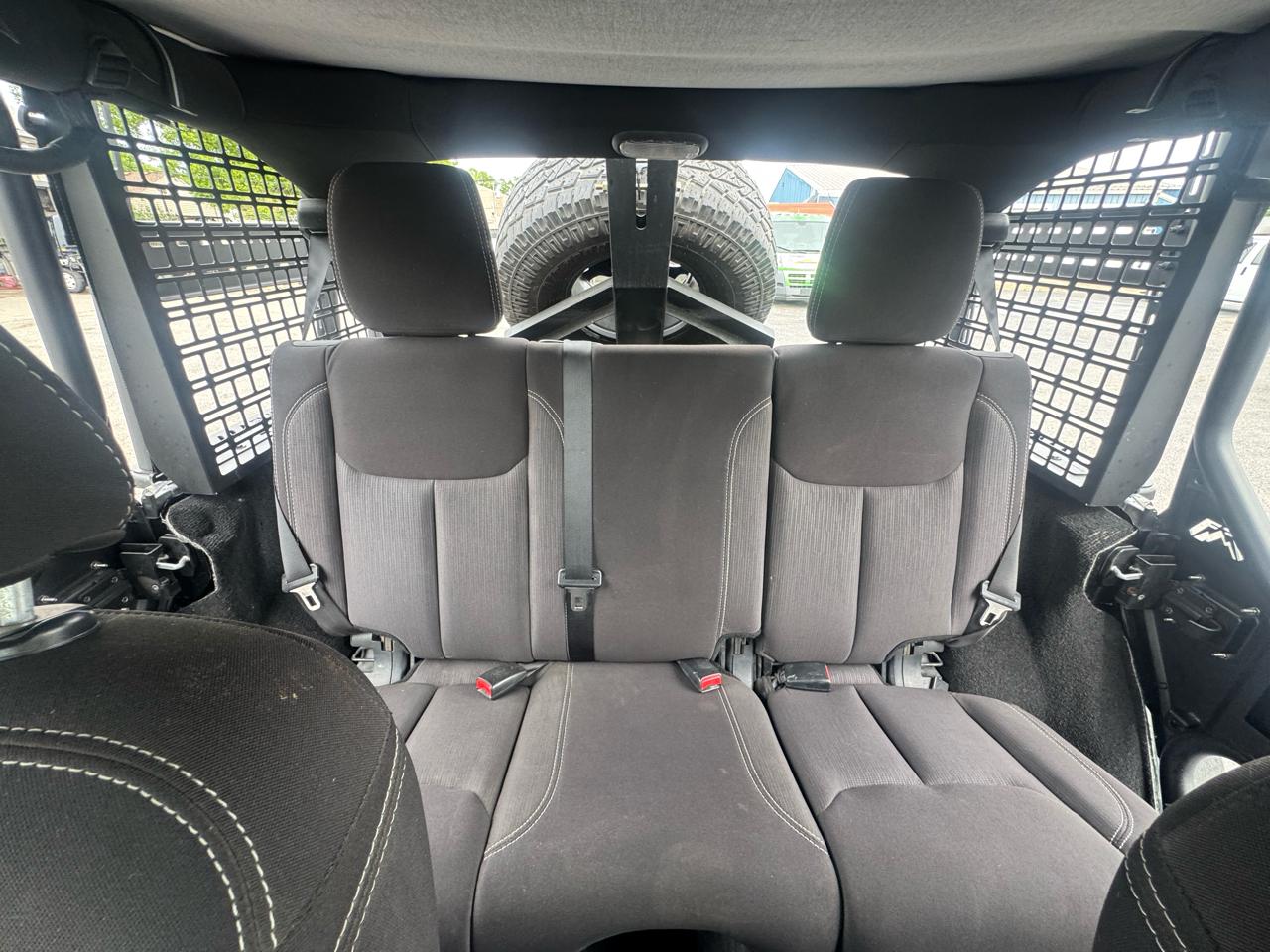 Jeep Wrangler Unlimited 4WD 4dr Sahara 2014