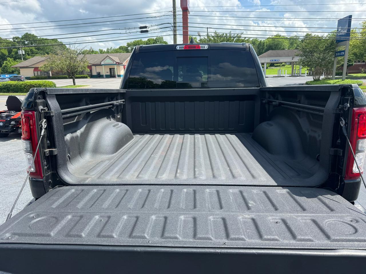 RAM 1500 Big Horn/Lone Star 4x4 Crew Cab 5'7" Box 2019