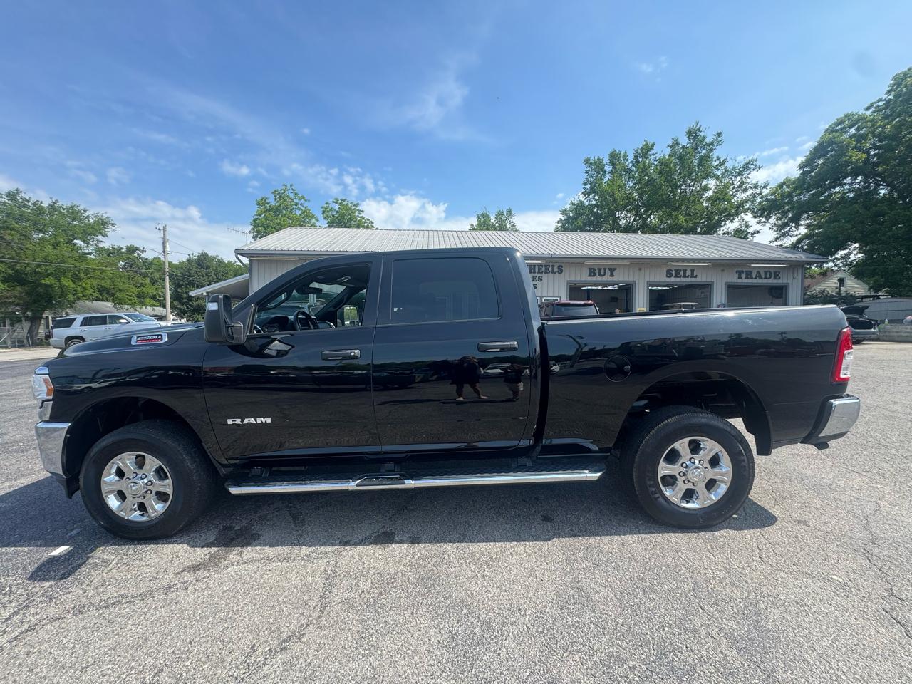 RAM 2500 Big Horn 4x4 Crew Cab 6'4" Box 2024
