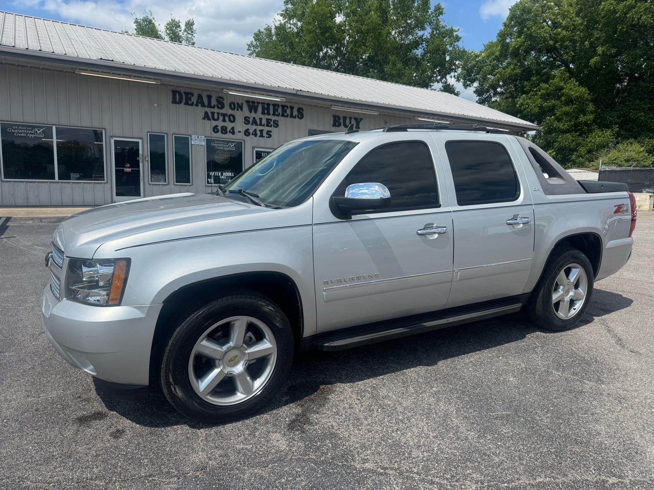 Chevrolet Avalanche 4WD Crew Cab LTZ 2011