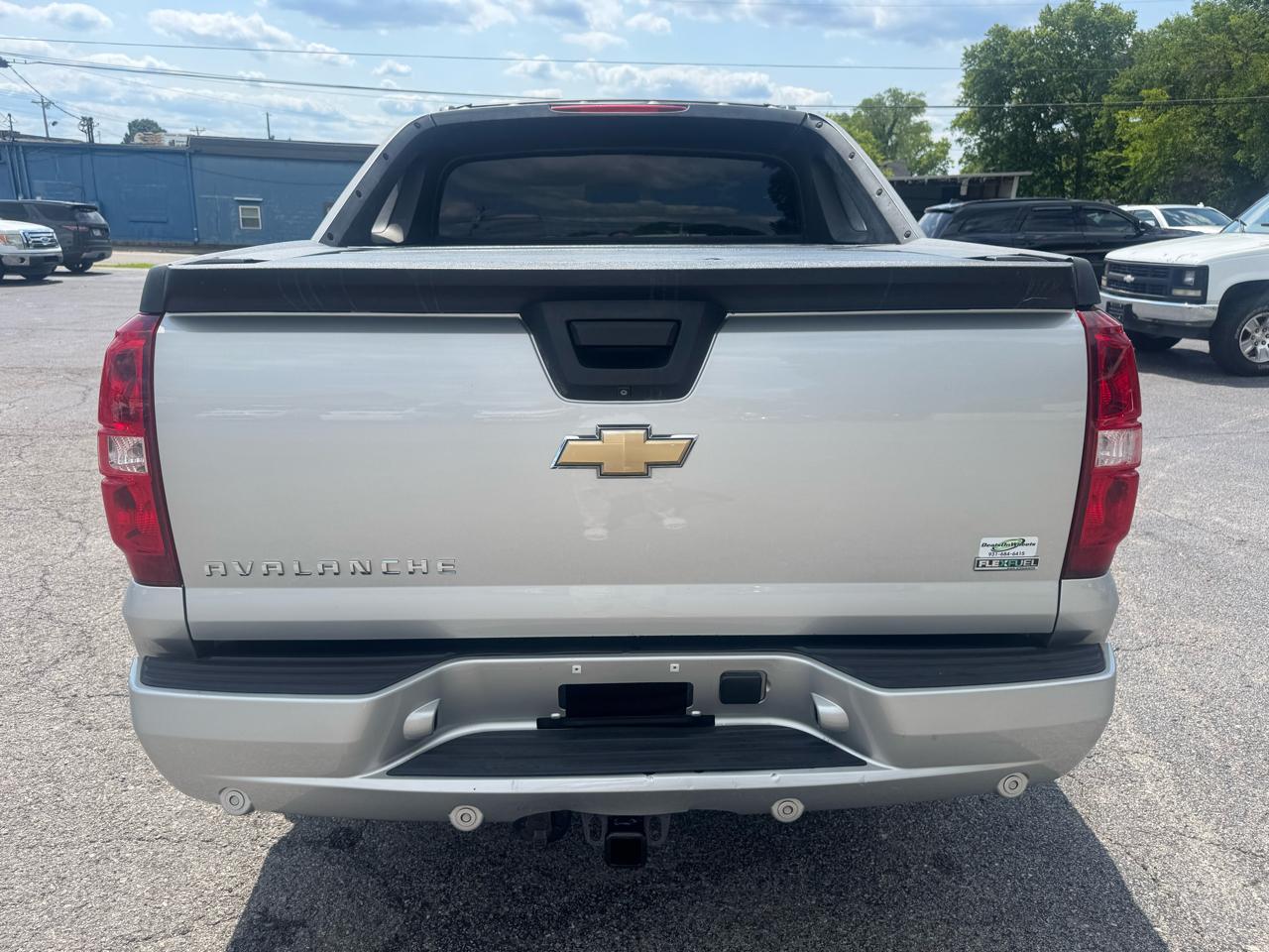 Chevrolet Avalanche 4WD Crew Cab LTZ 2011