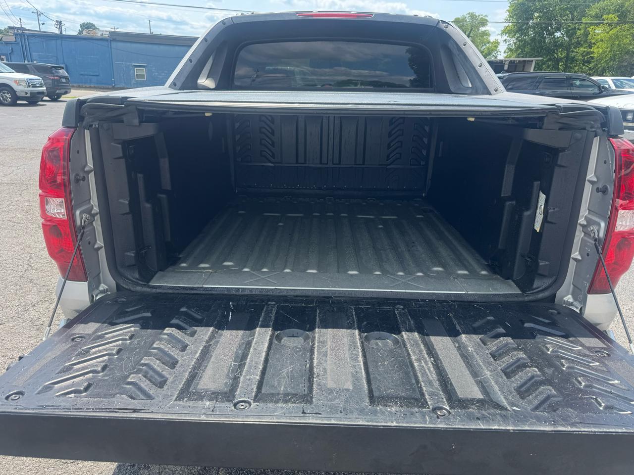 Chevrolet Avalanche 4WD Crew Cab LTZ 2011