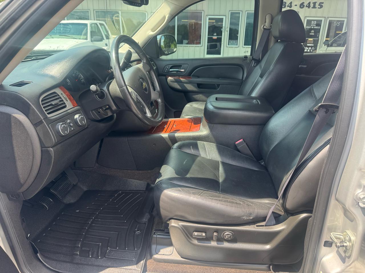 Chevrolet Avalanche 4WD Crew Cab LTZ 2011