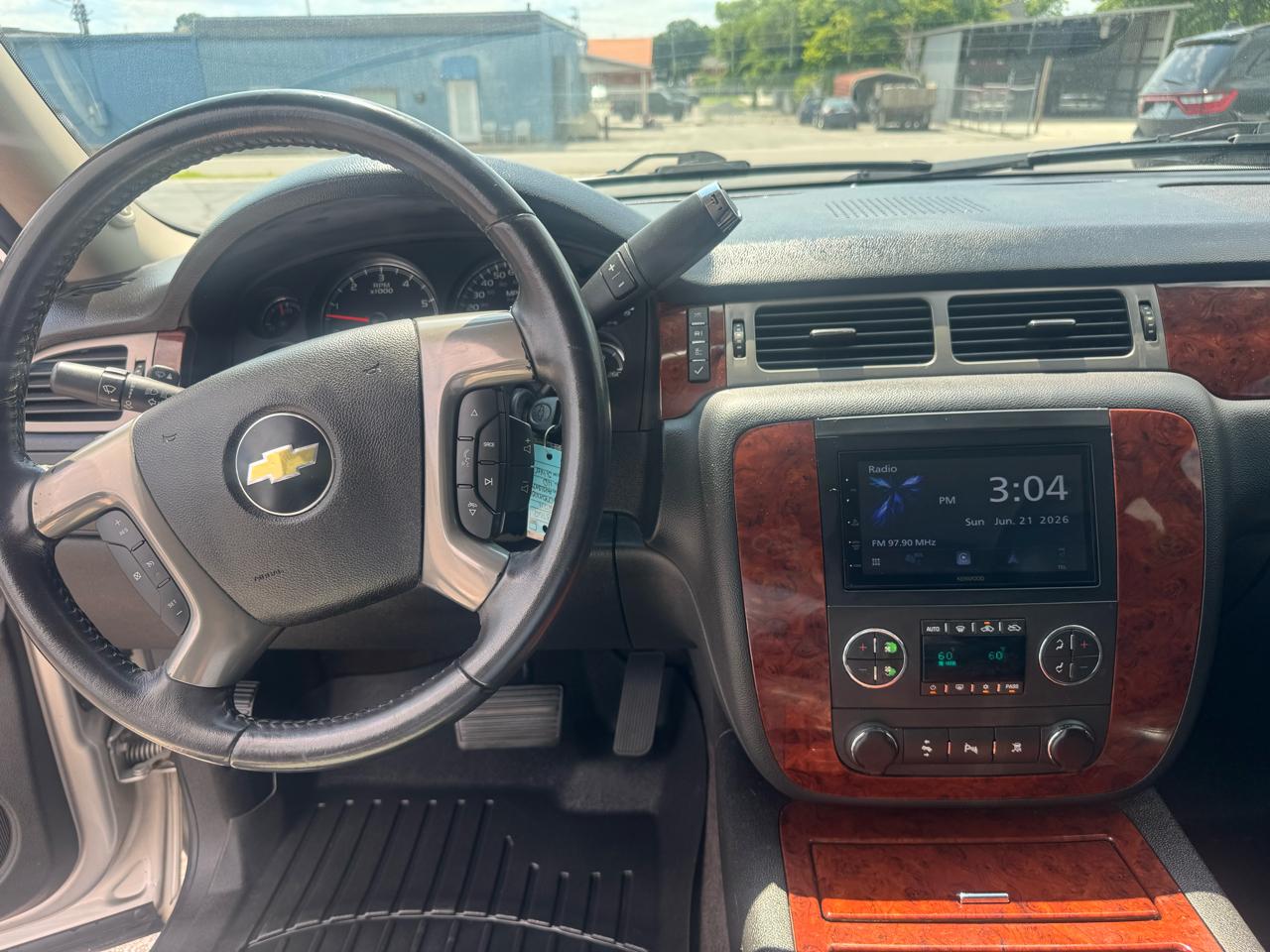 Chevrolet Avalanche 4WD Crew Cab LTZ 2011