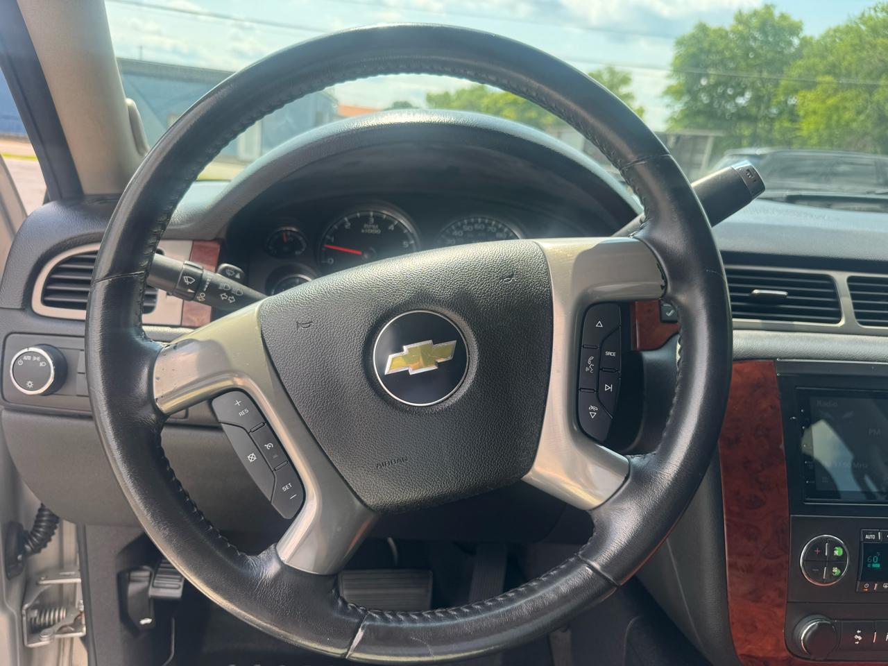 Chevrolet Avalanche 4WD Crew Cab LTZ 2011