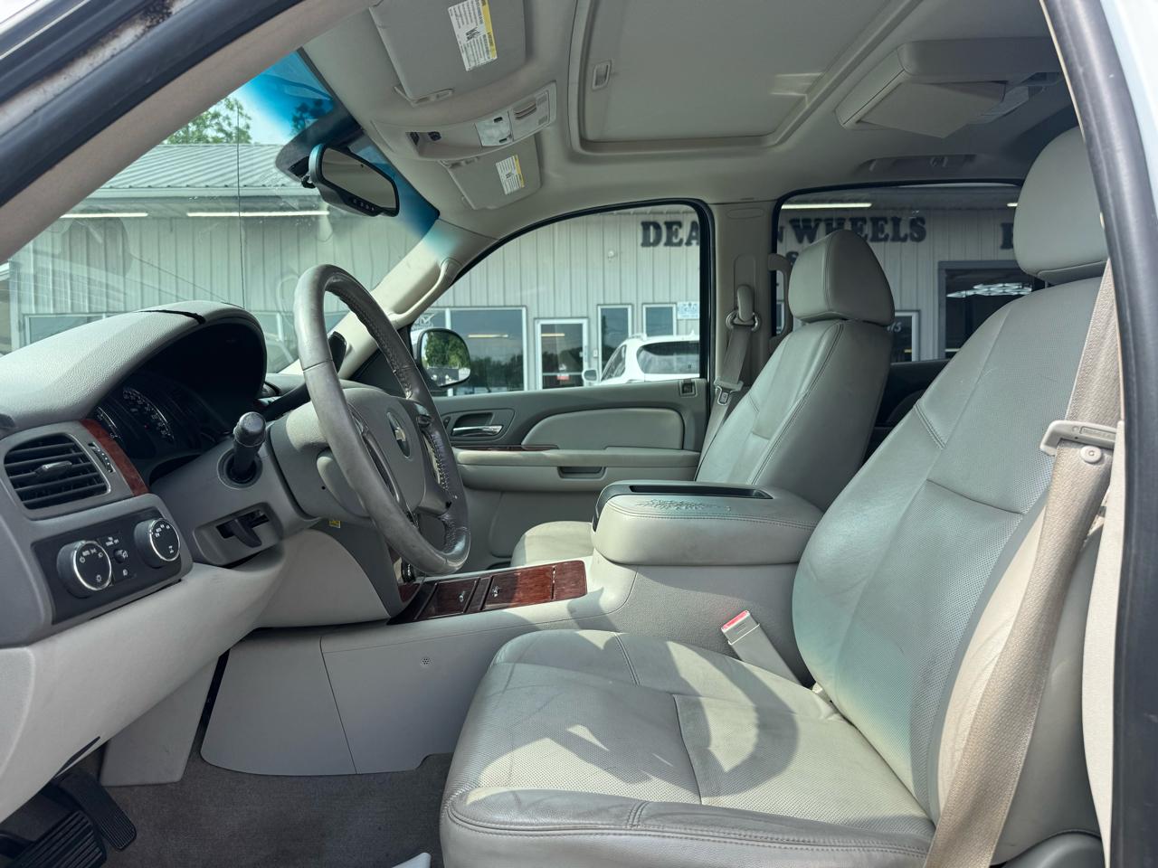 Chevrolet Avalanche 4WD Crew Cab 130" LTZ 2009