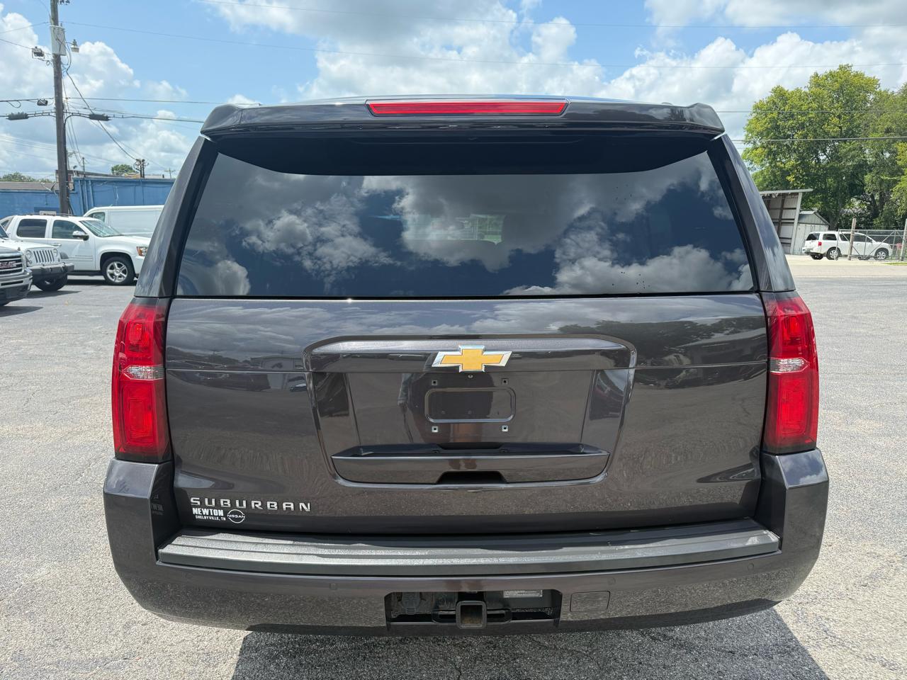 Chevrolet Suburban 4WD 4dr 1500 LS 2017