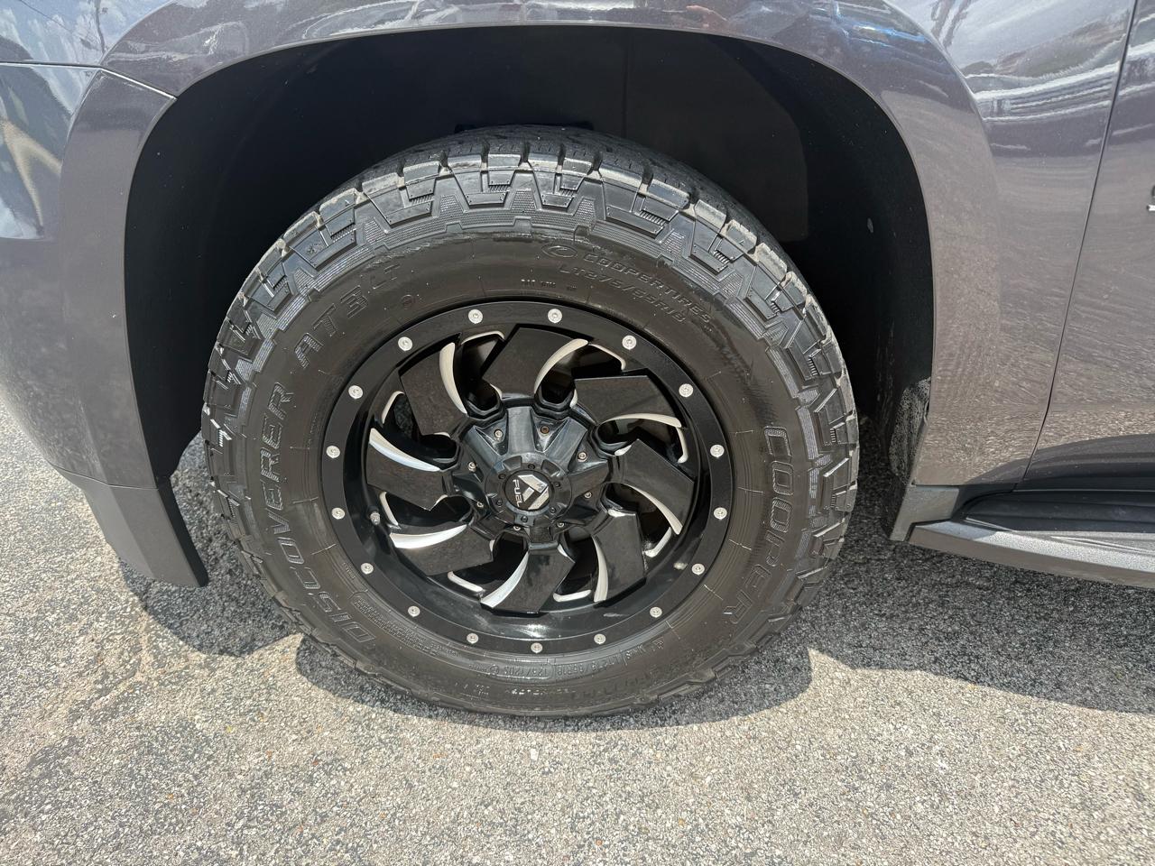 Chevrolet Suburban 4WD 4dr 1500 LS 2017