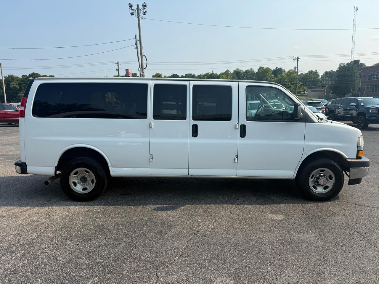 Chevrolet Express Passenger RWD 3500 155" LT 2020
