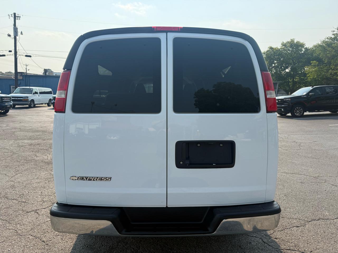 Chevrolet Express Passenger RWD 3500 155" LT 2020