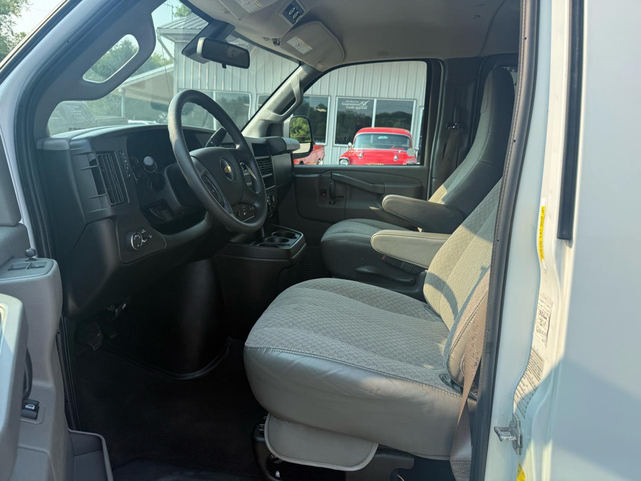 Chevrolet Express Passenger RWD 3500 155" LT 2020