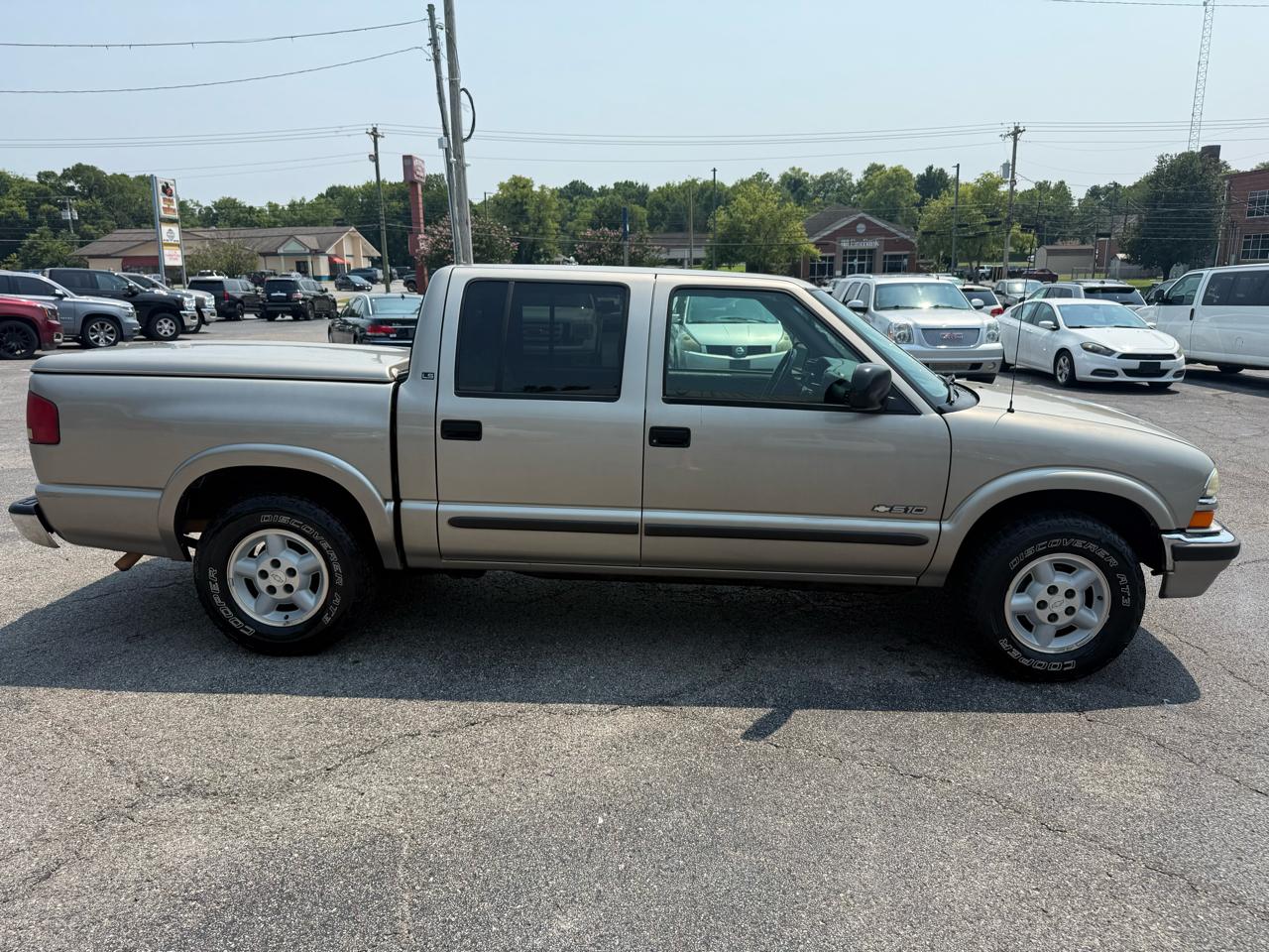 Chevrolet S-10 Crew Cab 123" WB 4WD LS 2002