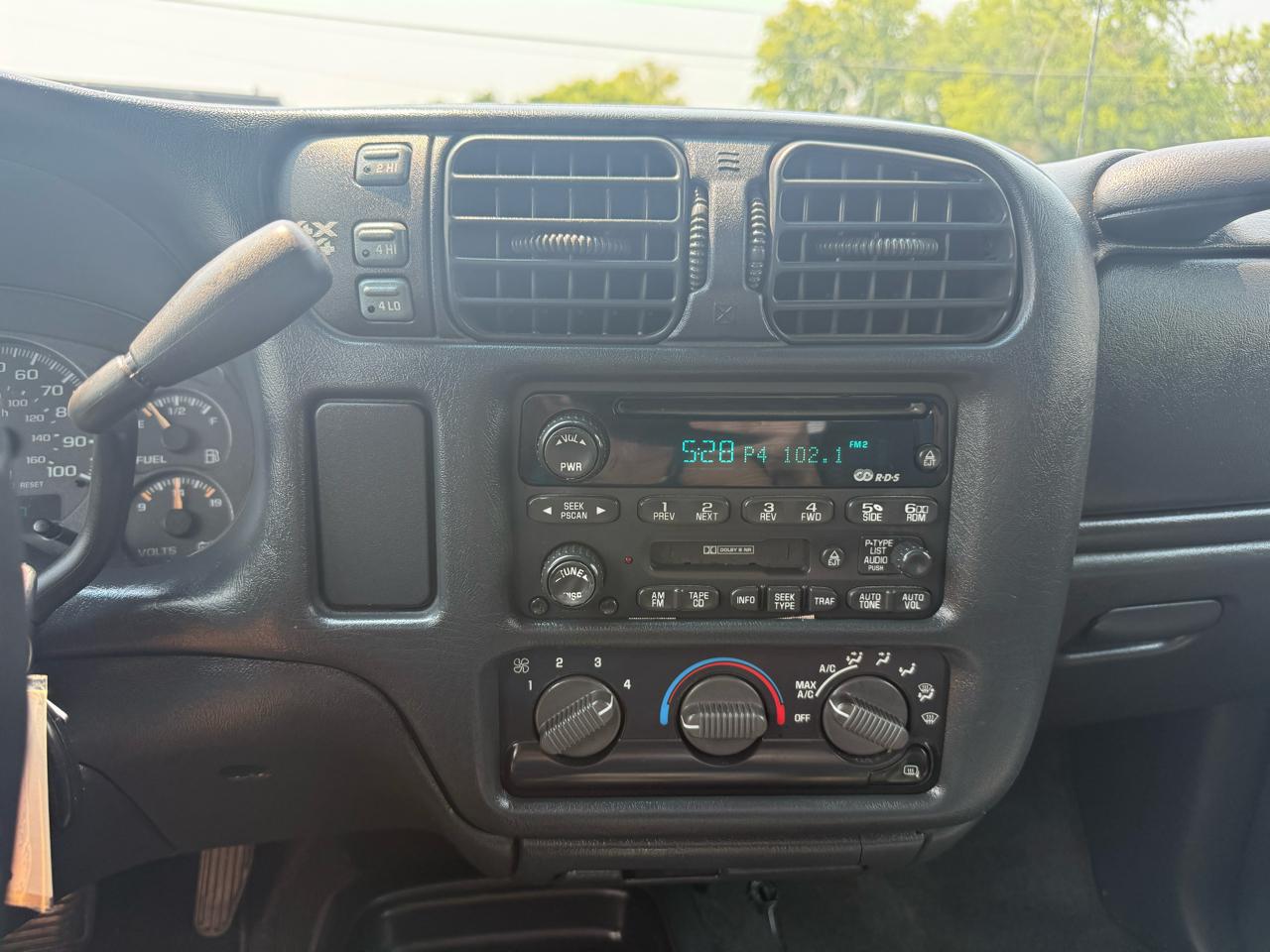 Chevrolet S-10 Crew Cab 123" WB 4WD LS 2002