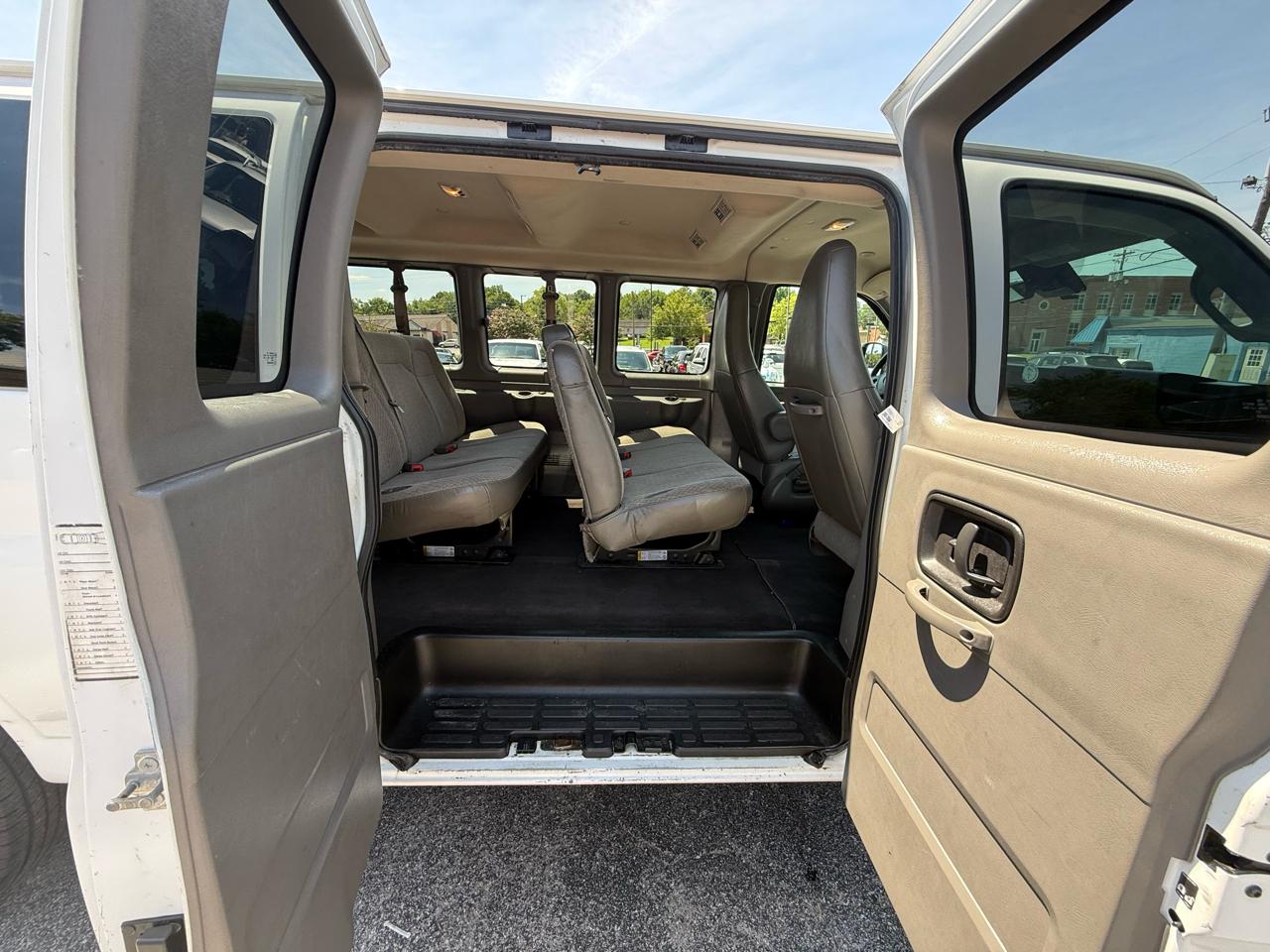 Chevrolet Express Passenger RWD 3500 155" LT 2020