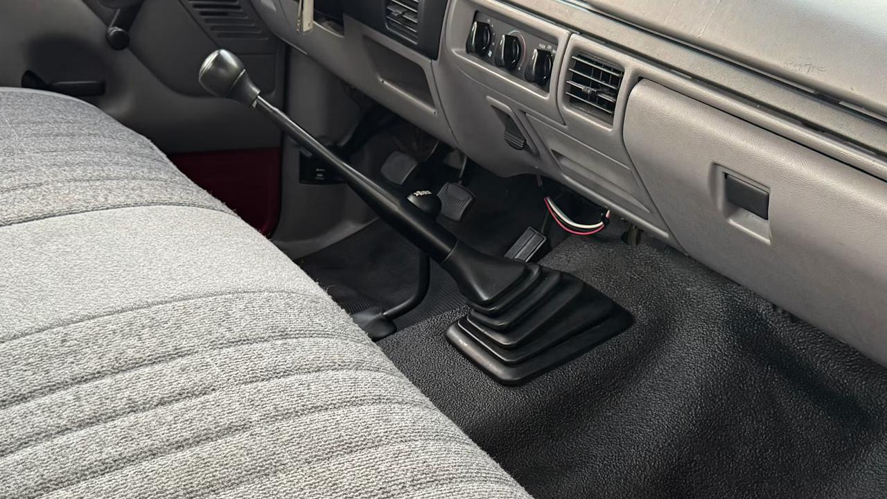 Ford F-350 Reg Cab 133.0" WB 4WD 1997