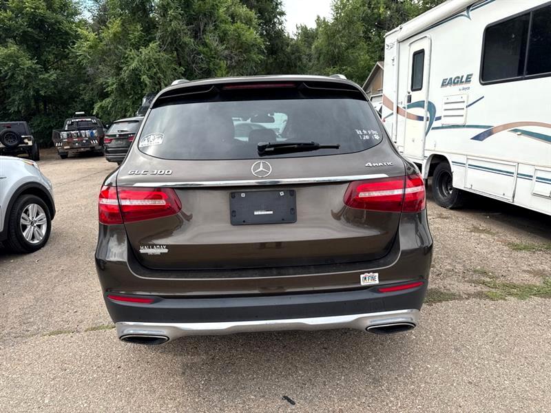 2018 Mercedes Benz GLC 300 4MATIC photo 3