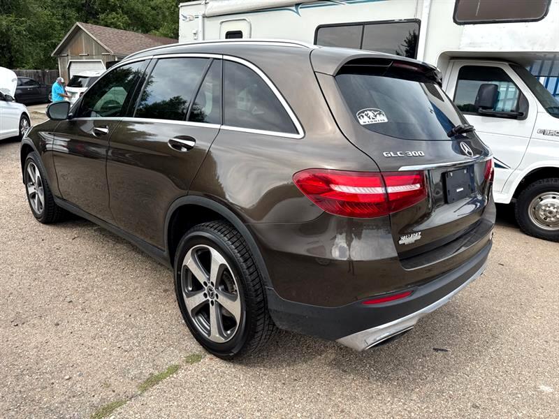 2018 Mercedes Benz GLC 300 4MATIC photo 4