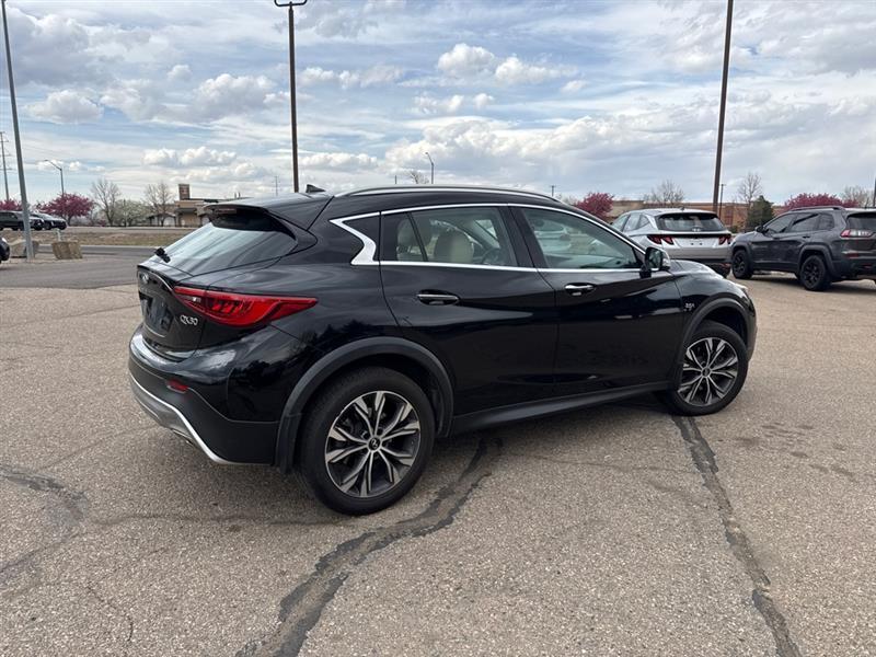 Infiniti QX30 Luxury AWD 2017