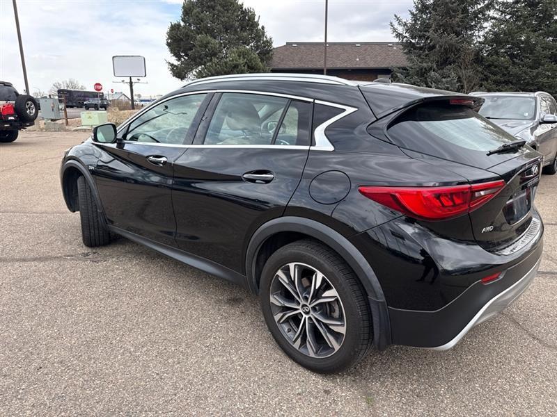 Infiniti QX30 Luxury AWD 2017