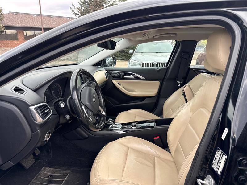 Infiniti QX30 Luxury AWD 2017