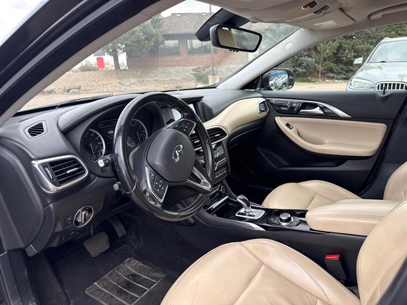 Infiniti QX30 Luxury AWD 2017