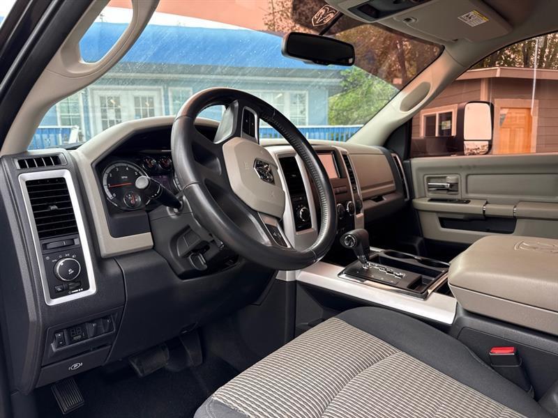 Dodge 1500 SLT Quad Cab 4WD 2011