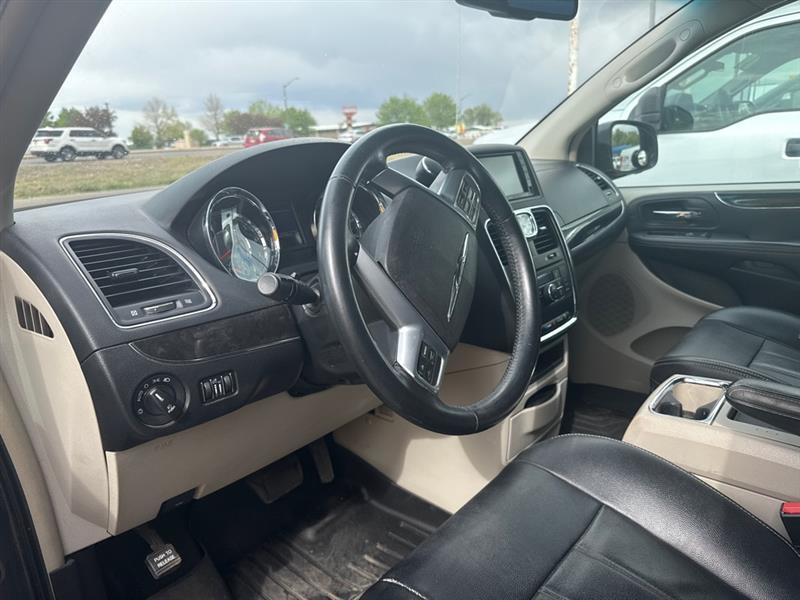 Chrysler Town & Country Touring 2013