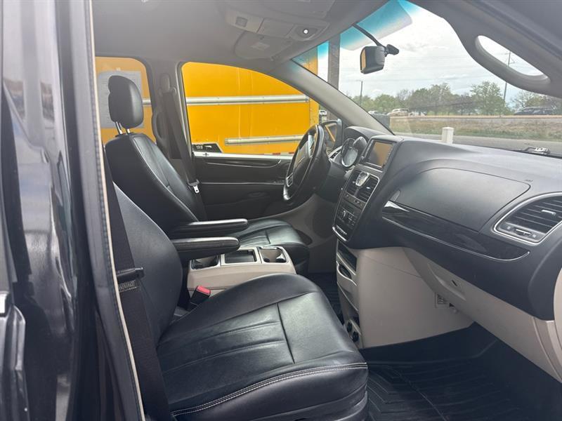 Chrysler Town & Country Touring 2013