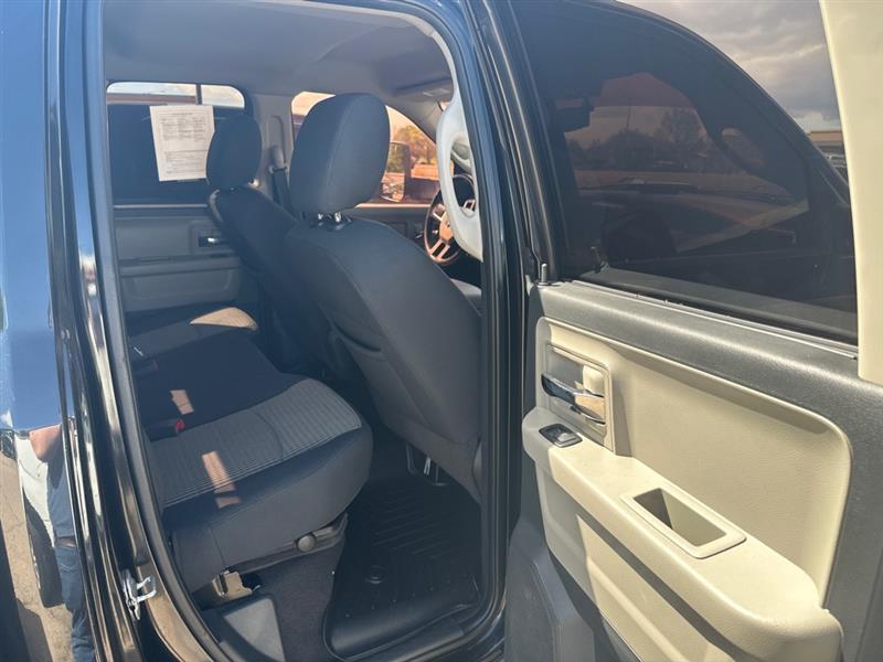 RAM 1500 SLT Crew Cab LWB 4WD 2016