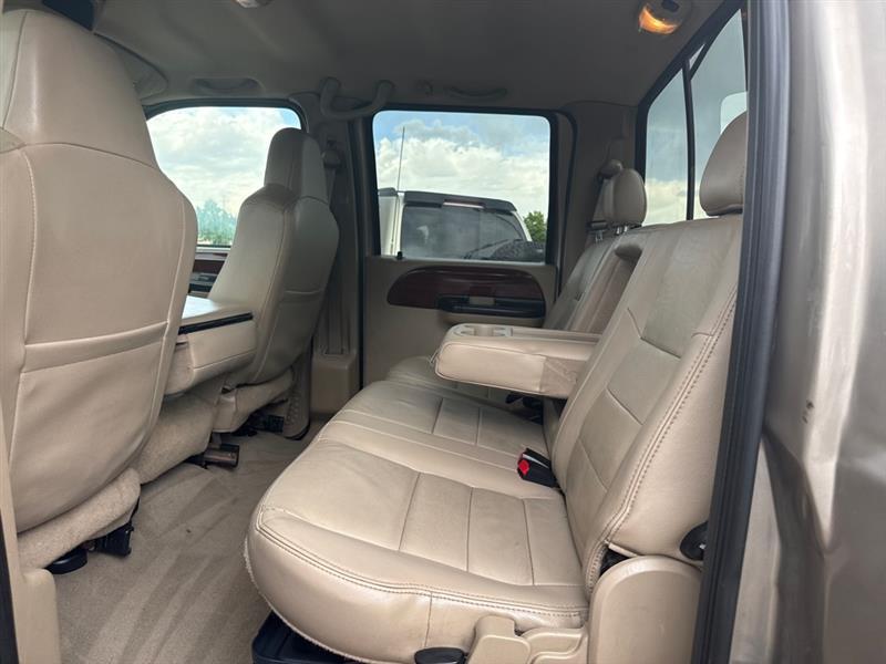 Ford F-250 SD XL Crew Cab 4WD 2005