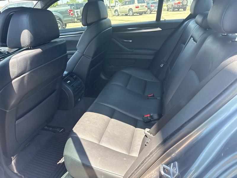 BMW 5-Series 550i xDrive 2013
