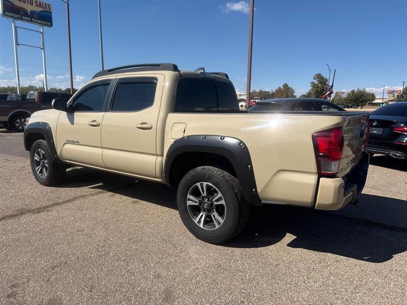 Toyota Tacoma photo 2