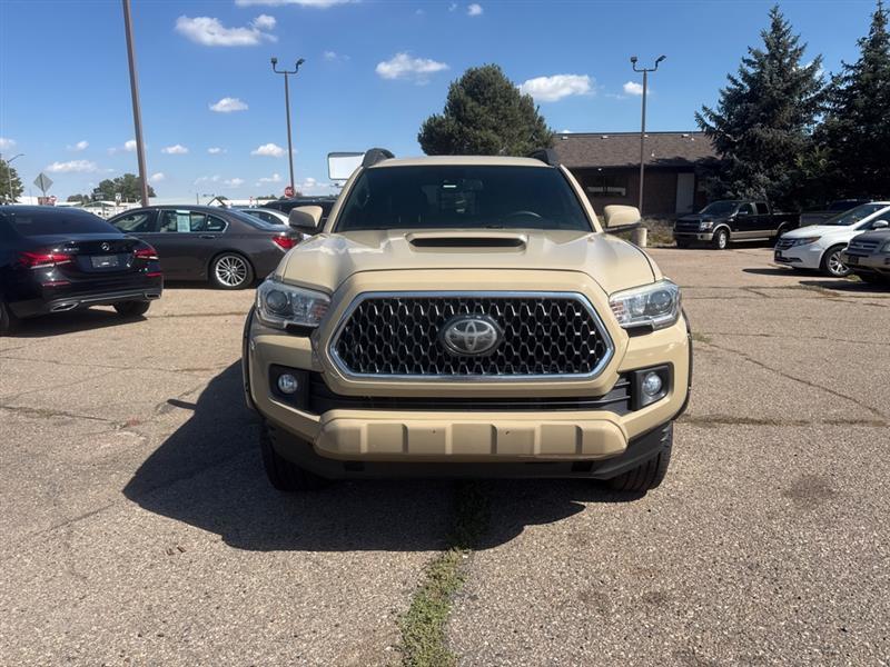 Toyota Tacoma photo 3