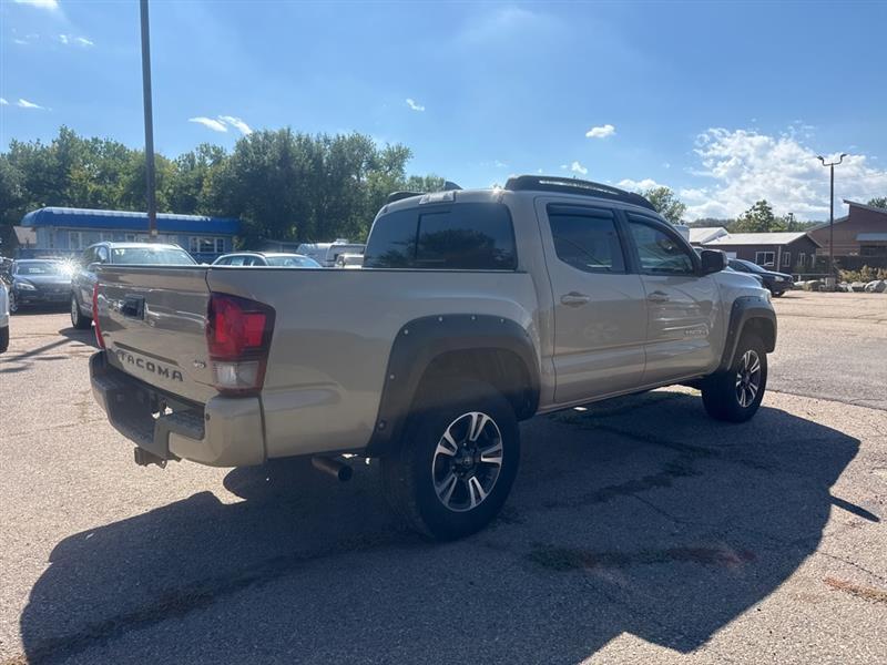 Toyota Tacoma photo 5