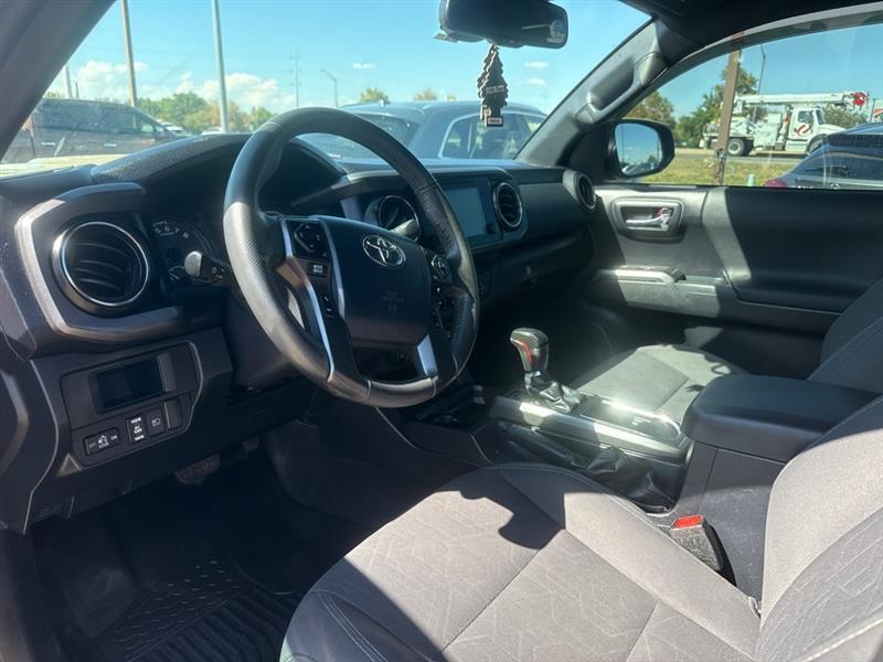 Toyota Tacoma photo 8