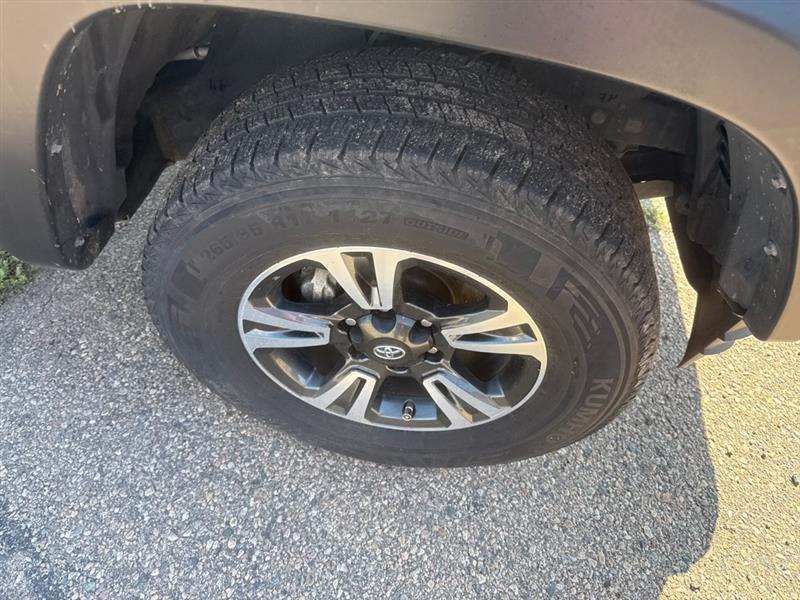 Toyota Tacoma photo 14