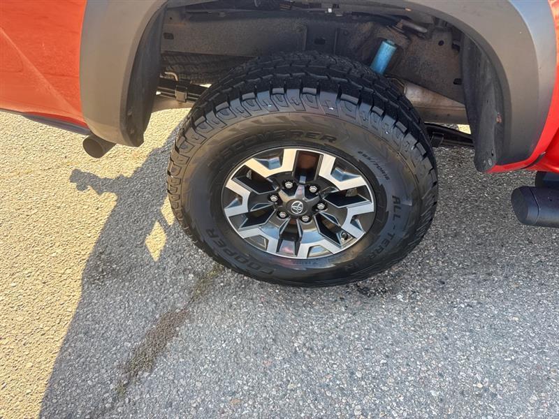 Toyota Tacoma photo 9