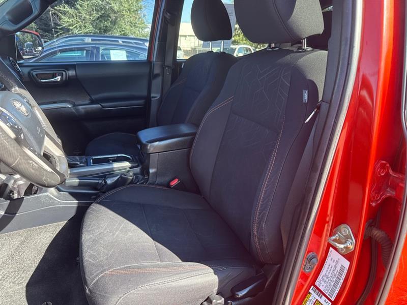 Toyota Tacoma photo 13