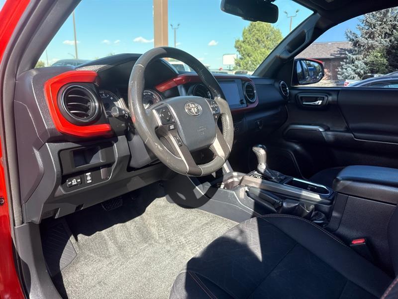 Toyota Tacoma photo 14