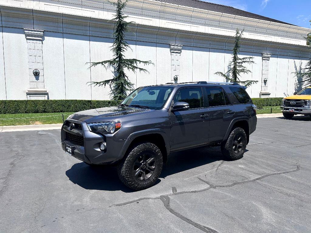 Toyota 4Runner SR5 4WD 2019