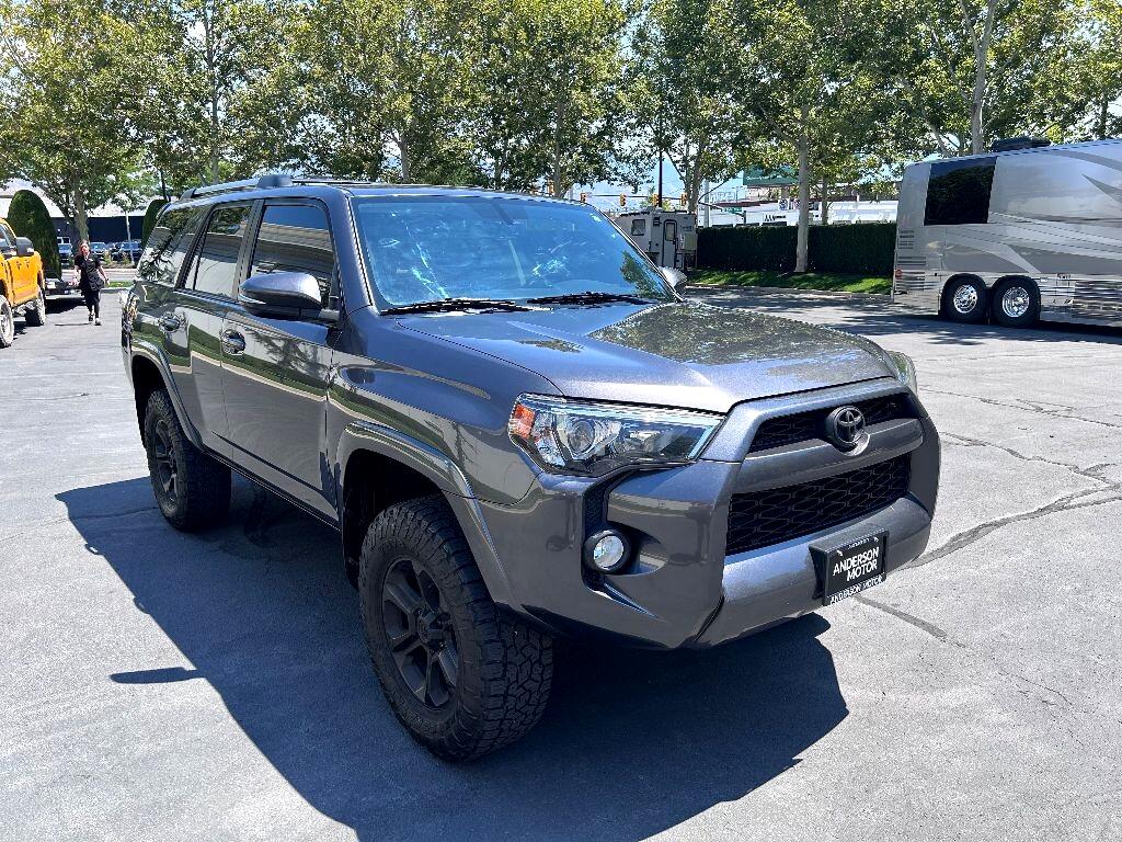 Toyota 4Runner SR5 4WD 2019
