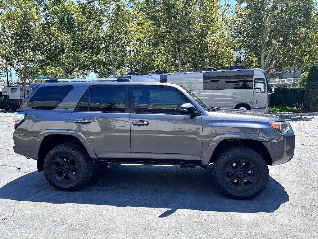 Toyota 4Runner SR5 4WD 2019