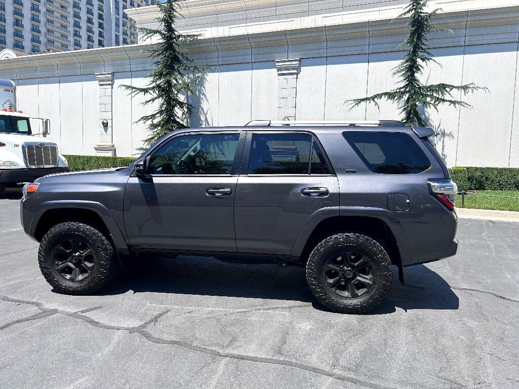 Toyota 4Runner SR5 4WD 2019